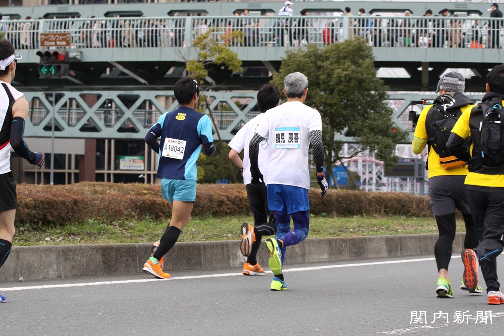 横浜マラソン2016で鶴見辰吾さん
