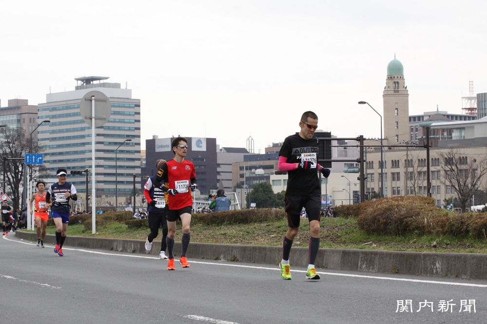 横浜マラソン2016でクイーンをバックに①